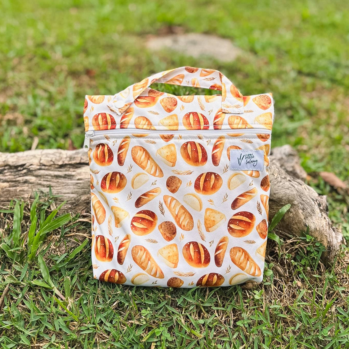 Reusable shopping bag with bread pattern on grass